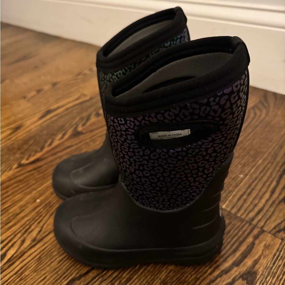 Bogs Kids Black and Purple Leopard Boots